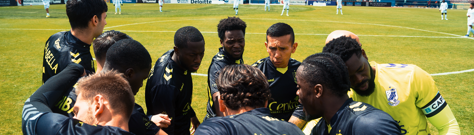 Union Omaha players huddling