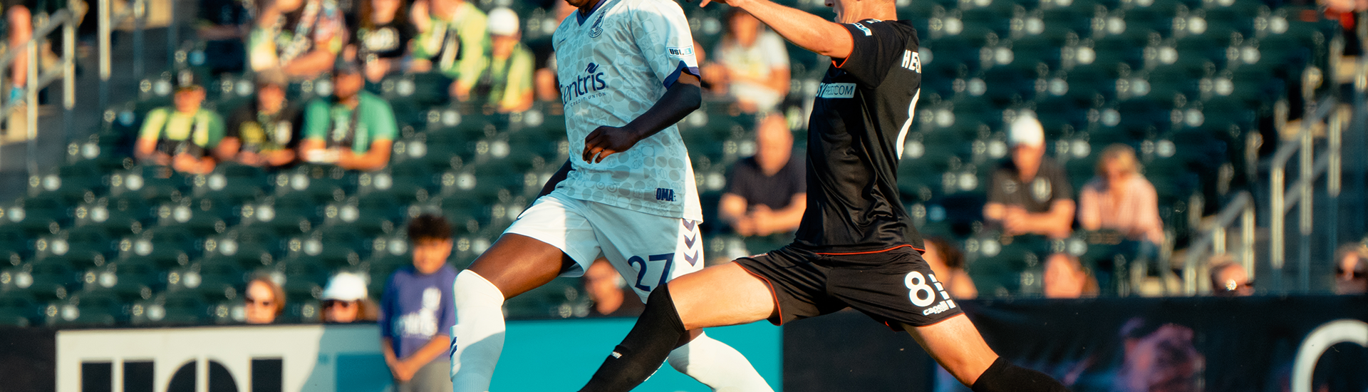 Ryen Jiba dribbling against Fuego FC