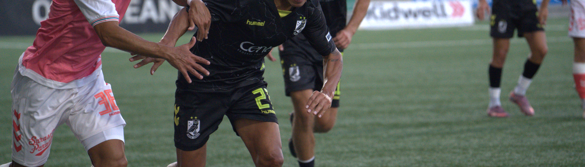 Aarón Gómez chasing a ball against Sarasota Paradise.