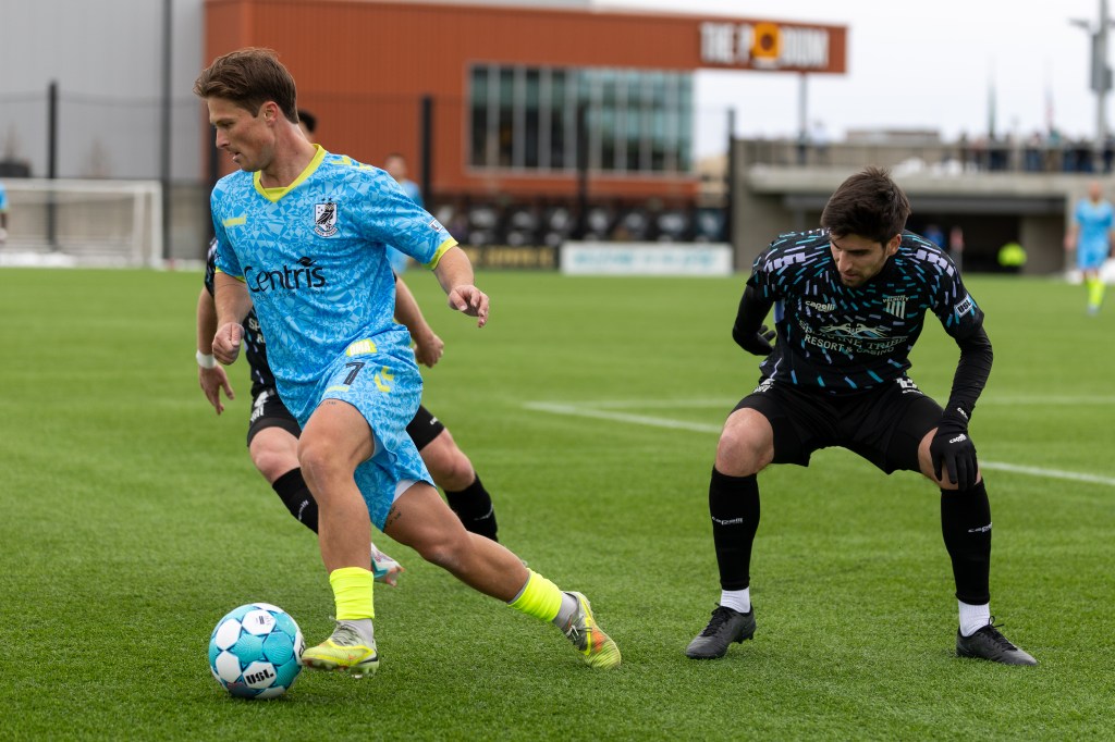 Adrian Billhardt dribbling against Spokane Velocity FC